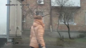 Дура поворачивает в магазин