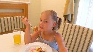 Маленькая Вера потеряла родителей! Что Вера делала одна в отеле? Новое видео от Little Vera
