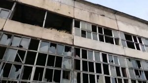 Гуляем по заброшенным зданиям. Большой заброшенный склад и 2 маленьких дома 🥵