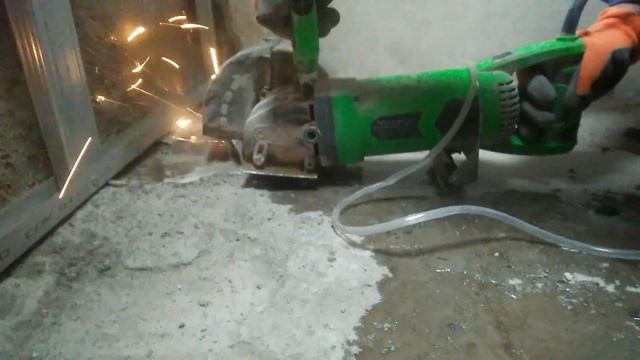 Как Работает Штробарез с Подачей Воды смотреть онлайн