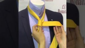 УЧИМСЯ КАК ПРАВИЛЬНО ЗАВЯЗЫВАТЬ ГАЛСТУК