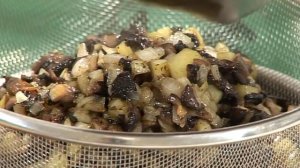 Пирог с грибами и картофелем - видеорецепт
