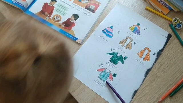 Английский для детей и их родителей. Clothes. Put on your hat. Take off your hat. смотреть онлайн