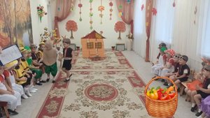 "Стрекоза и муравей" осенний утренник в старшей группе