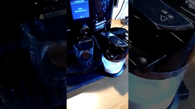 Приготовление каппучино на Кофемашине KRUPS EA 82 Black Prince Automatic Cappuccino. смотреть онлайн