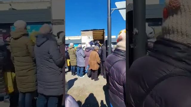 НОВАЯ КАХОВКА РАЗДАЧА ГУМАНИТАРКИ РОССИИ смотреть онлайн