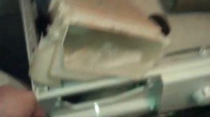 Течёт стиральная машина LG F8086LD. Текут капельки воды по стиралке. Стирка потекла. Течь стирки.