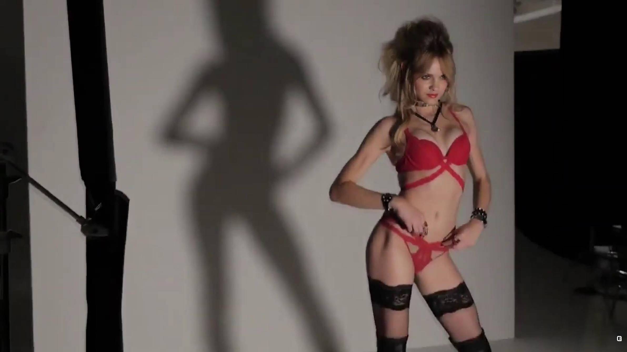 Ginta Lapina. HD Hinder - Use Me смотреть онлайн