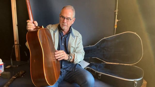 A '62 Epiphone Texan and a '72 Martin D-28 смотреть онлайн