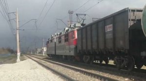 Электровоз ВЛ80с №2043 с грузовым поездом следует по станции Нижний Новгород Сортировочный