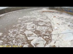 Ледоход идет.