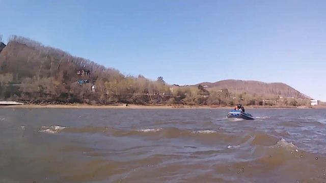 На лодках ПВХ по волнам