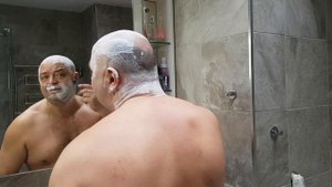 Побрился одноразовой бритвой от "Kodak" и сравнил со станком "Мой выбор"
