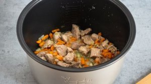 Капуста с мясом и картошкой в мультиварке