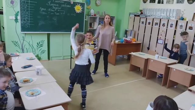 Чаепитие с сюрпризом. 1 класс смотреть онлайн