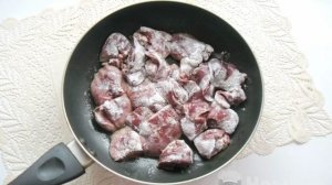 Куриная печень с луком в сметане