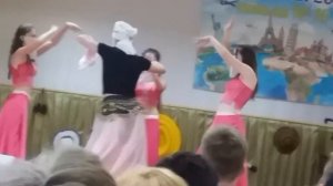 Шуточный восточный танец