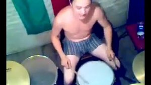 Барабанщик жжет