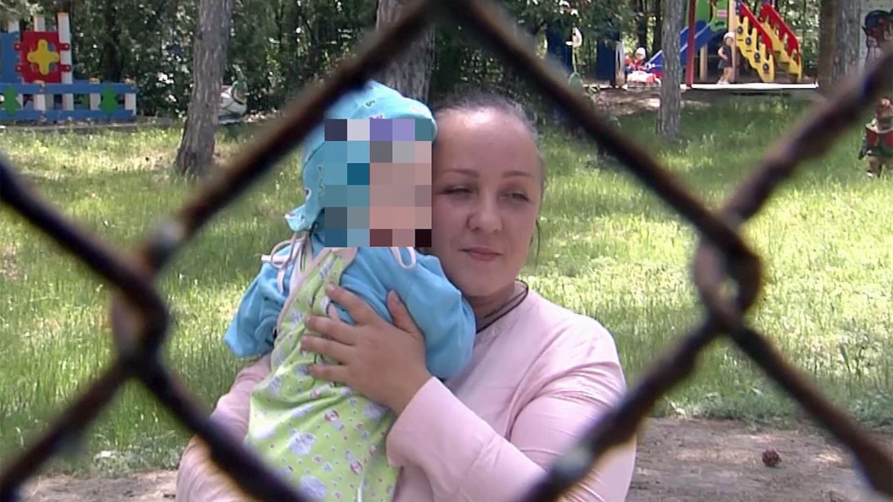 В Крыму женщина перед смертью просила отдать ребенка в семью друзей, но органы опеки направили ег...