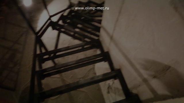 Металлокаркас лестницы на ломанном косоуре на второй этаж..mp4