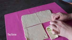 Пирожки с луком и яйцом из слоеного теста. Слойки с луком и яйцом.