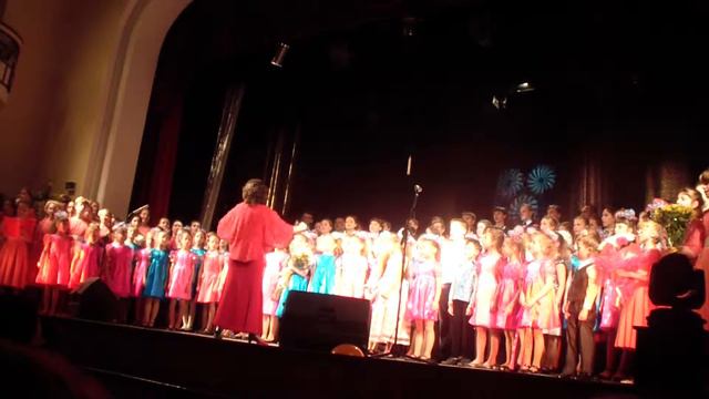 Пусть всегда будет солнце хор Светлячок ДШИ  1