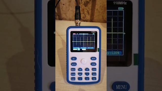 От 19.01.2023 11:28 ОСЦИЛЛОГРАФ FNIRSI-1C15 БЕГЛАЯ ПРОВЕРКА РАБОТОСПОСОБНОСТИ С ЩУПОМ 1:100.