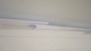 как покрасить потолочный плинтус под натяжной потолок