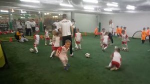 Детский футбол. Разминка перед игрой - ведение мяча. Футбольная академия Alfa kidФ