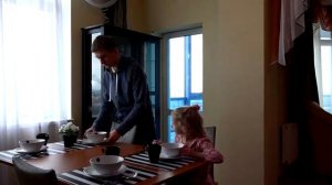 ЗМЕЯ УКУСИЛА МАМУ ЗМЕЯ У НАС ДОМА Милана и папа спасают маму Часть #1 ( ПЕРЕЗАЛИВ), ЧИТАЙТЕ ОПИСАНИ