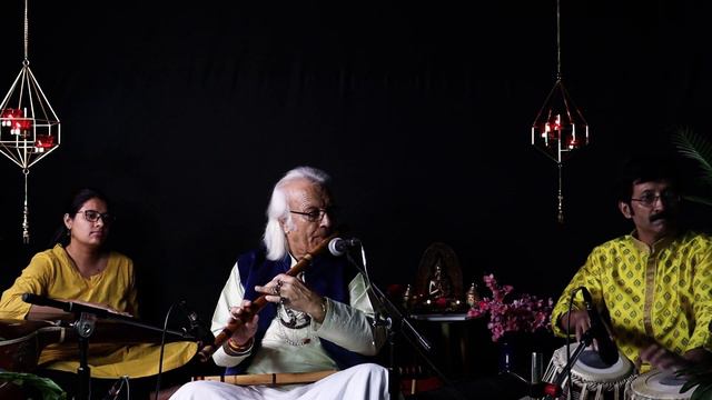 Raag Yaman on flute by Pt.Sunder lal gandharv, Tabla - Gautam Biswas смотреть онлайн
