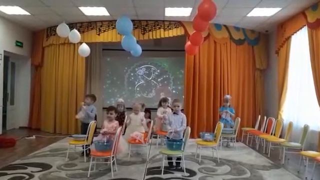"Маме станем помогать, будем мы бельё стирать".