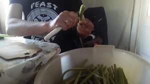Как правильно чистить ревень