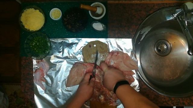 РУЛЕТ ИЗ ЦЕЛОЙ КУРИЦЫ!!! РАЗДЕЛКА +ВАРИАНТ ПРИГОТОВЛЕНИЯ!!! смотреть онлайн