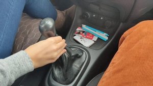 Как правильно включить заднюю передачу в авто !
