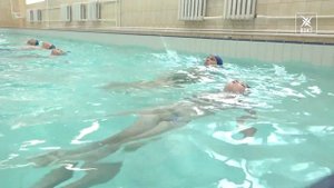 Теперь хоть на море! Дети научились уверенно держаться на воде