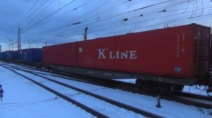 ВЛ82М-053 с контейнерным поездом следует по ст.Харьков-Пассажирский