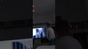 разбил телевизор (пранк разбитый экран) ?? с хорошим звуком