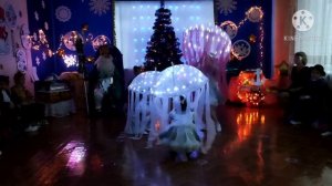 Танец медуз. Новогодний утренник 2021 (фрагмент). ДНЗ 130 гр.8