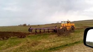 Пахота Кировцем К-700 плуг 8 корпусов