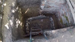 Яма для канализации. Ложу кирпич. Часть 2