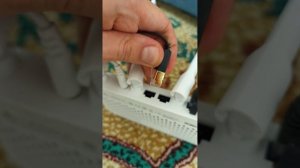 Простое решение. Застрял Lan кабель (патч-корд).