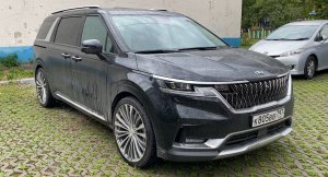 Корейский Kia Carnival куплен на заводе новым и доставлен в Москву. Реальный отзыв владельца.