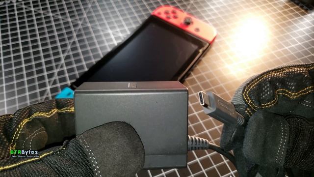 FIX ANY Nintendo Switch That Won't Charge Or Turn On | EASY FIX! смотреть онлайн