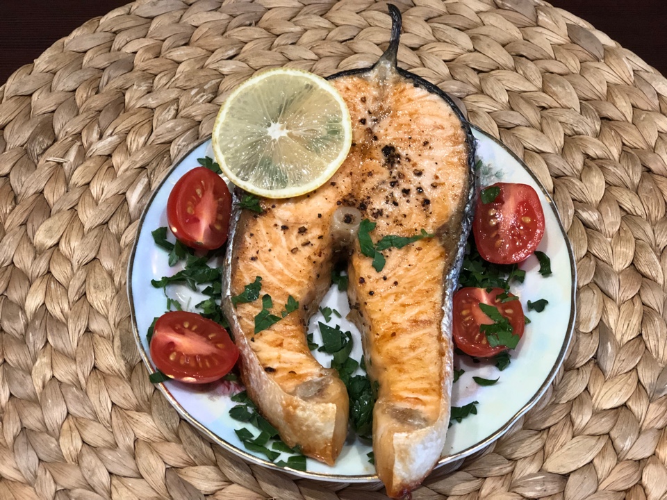 Сочная Сёмга запечённая в духовке. Простой но очень вкусный рецепт стейков из красной рыбы.