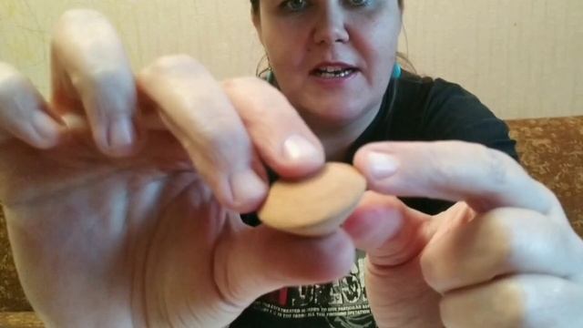 Автандиловна показывает процесс изготовления прыгуна из коры. смотреть онлайн