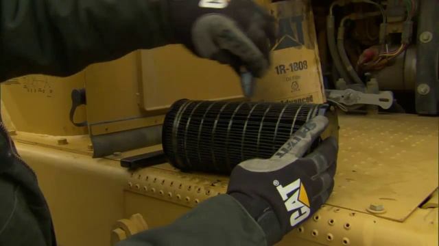 Советы по осмотру масляного фильтра в машине Cat® смотреть онлайн