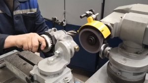 Бабка универсальная трехповоротная 3Е642Е.П8