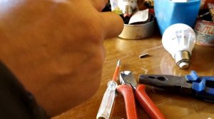 Как сделать розетку из лампочки с входом под электрический патрон