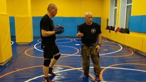 Отработка на лапах двойных ударов одной рукой. Начальный этап. В Н Крючков